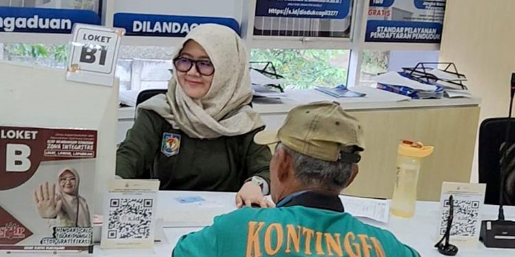 Disdukcapil Cimahi Buka Pelayanan di Hari Libur, Warga Antusias Urus Dokumen