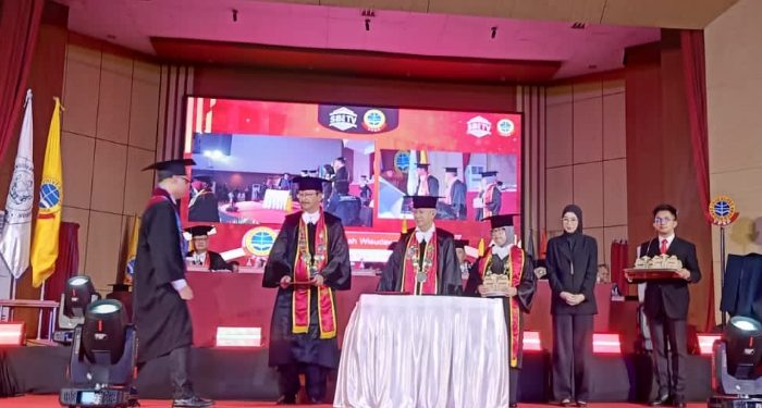 USB YPKP Bandung Wisuda 391 Lulusan, Rektor Dorong Alumni Jadi Solusi di Tengah Tantangan Global