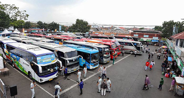 Angkot Tetap Jadi Feeder BRT, Farhan Pastikan Penataan Terminal Cicaheum Libatkan Pedagang dan Operator Angkot