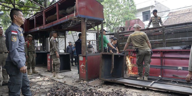 Farhan Ajak PKL Jaga Keindahan Kota Bandung, Penataan Dilakukan Secara Persuasif