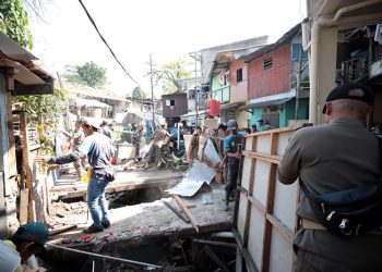 Normalisasi DAS, Enam Bangunan di Atas Sungai Cikakak Dibongkar