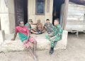 Melalui Komsos, Satgas Yonif 123/Rajawali Pererat Silaturahmi dengan Warga di Kampung Wonggi