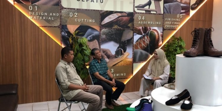 Menuju Smart IKM: Tim Peneliti Rumuskan Model Kesiapan dan Craftsmanship Skills Index untuk Perkuat Eksistensi Sepatu Tradisional