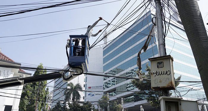 Kabel Semrawut Dipangkas, Wajah Jalan Asia Afrika Bandung Makin Tertata