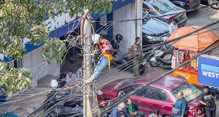 Pemkot Bandung Lanjutkan Penataan Kota, Kabel Udara di Jalan Veteran dan Tera Dipotong Pekan ini
