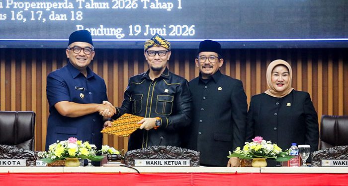 Farhan Jawab Pandangan Fraksi DPRD, Pemkot Bandung Siap Matangkan Tiga Raperda Strategis