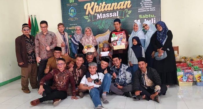 Kolaborasi MT Daarul Ilmi dan Persatuan Islam Bojongloa Kidul Gelar Khitanan Massal