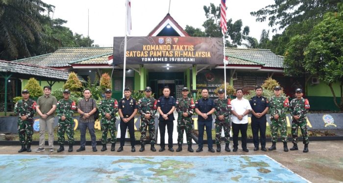 Satgas Pamtas RI-Malaysia Yonarmed 19/Bogani Terima Kunjungan Kabid P2 Kanwil Bea Cukai Kalbar di Pos Gabma Kotis