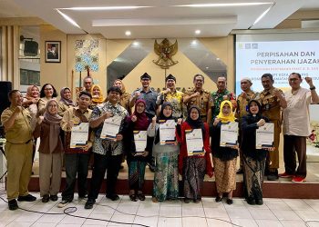 Edwin Senjaya Apresiasi 112 Warga Bandung Lulus Pendidikan Kesetaraan Paket A, B, dan C