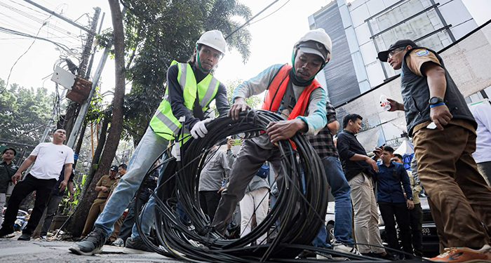 Pemkot Bandung Tuntaskan 42 Ruas Jalan dari Target 85 Ruas Penurunan Kabel Udara