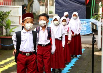 Abu Vulkanik Anak Gunung Krakatau Capai Bandung, Disdik Wajibkan Masker di Sekolah