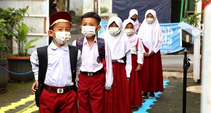 Abu Vulkanik Anak Gunung Krakatau Capai Bandung, Disdik Wajibkan Masker di Sekolah