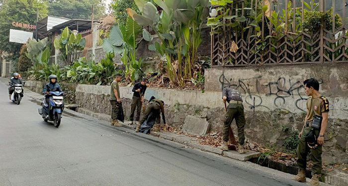 Farhan: Jumsih Sudah Jadi Kebiasaan, Warga Bandung Antusias Ikut Bebersih