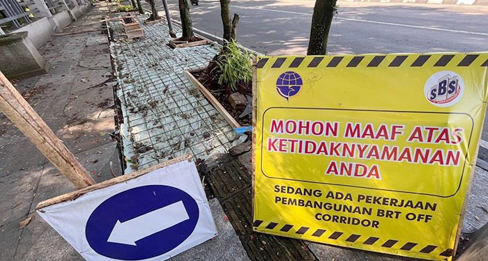 Halte BRT Cicadas di Tengah Jalan Dikeluhkan, Farhan Pastikan Pengawasan dan Pengaturan Lalu Lintas