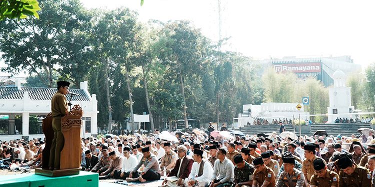 Shalat Istisqo Digelar di Alun-Alun Cimahi, Pemkot Salurkan Air untuk Warga Terdampak Kemarau
