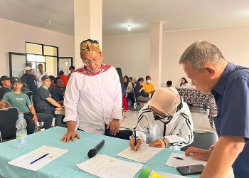 BAZNAS Jabar Salurkan Bantuan Kadedeuh Rp300 Juta untuk Korban Kebakaran SPBE Cimuning Bekasi