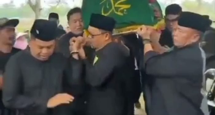 Penyanyi Kanaya Whulan Berpulang, Gubernur Jabar Dedi Mulyadi Antar Jenazah ke Pemakaman di Cisayong