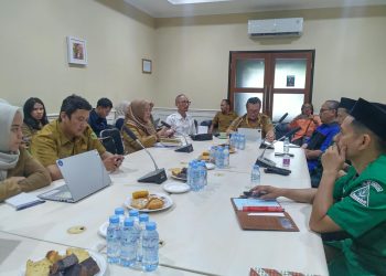 Kadis Dadang Komara Bahas Gempar di Media Centre Disnaker Kab. Bandung
