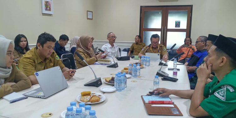 Kadis Dadang Komara Bahas Gempar di Media Centre Disnaker Kab. Bandung